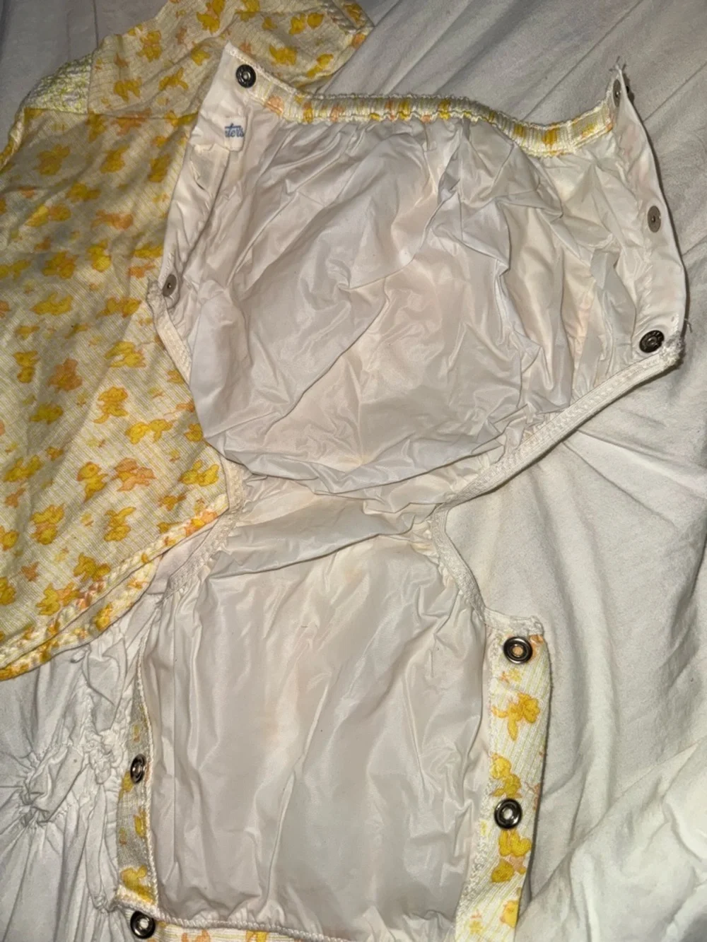 CARTER'S LAYETTE YELLOW SIZE SET PLASTIC LINNING- VINTAGE BABY ANIMALS